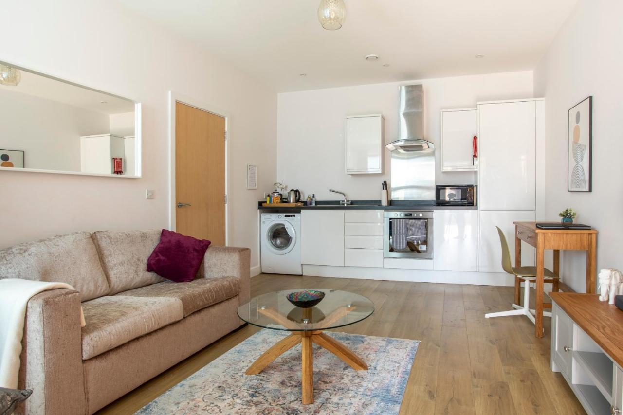 1 Bed Apartment - Redhill Central, Surrey, Gatwick #3 Dış mekan fotoğraf